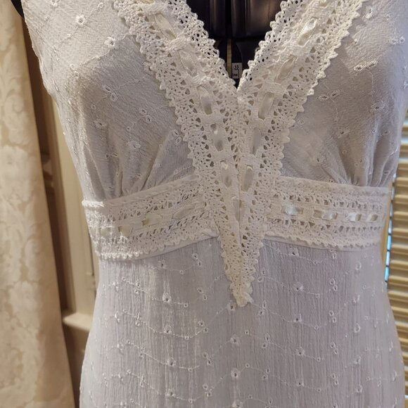 White Eyelet V-neck Beachy Casual Gauze Dress Size 4 Dressbarn - Picture 4 of 9